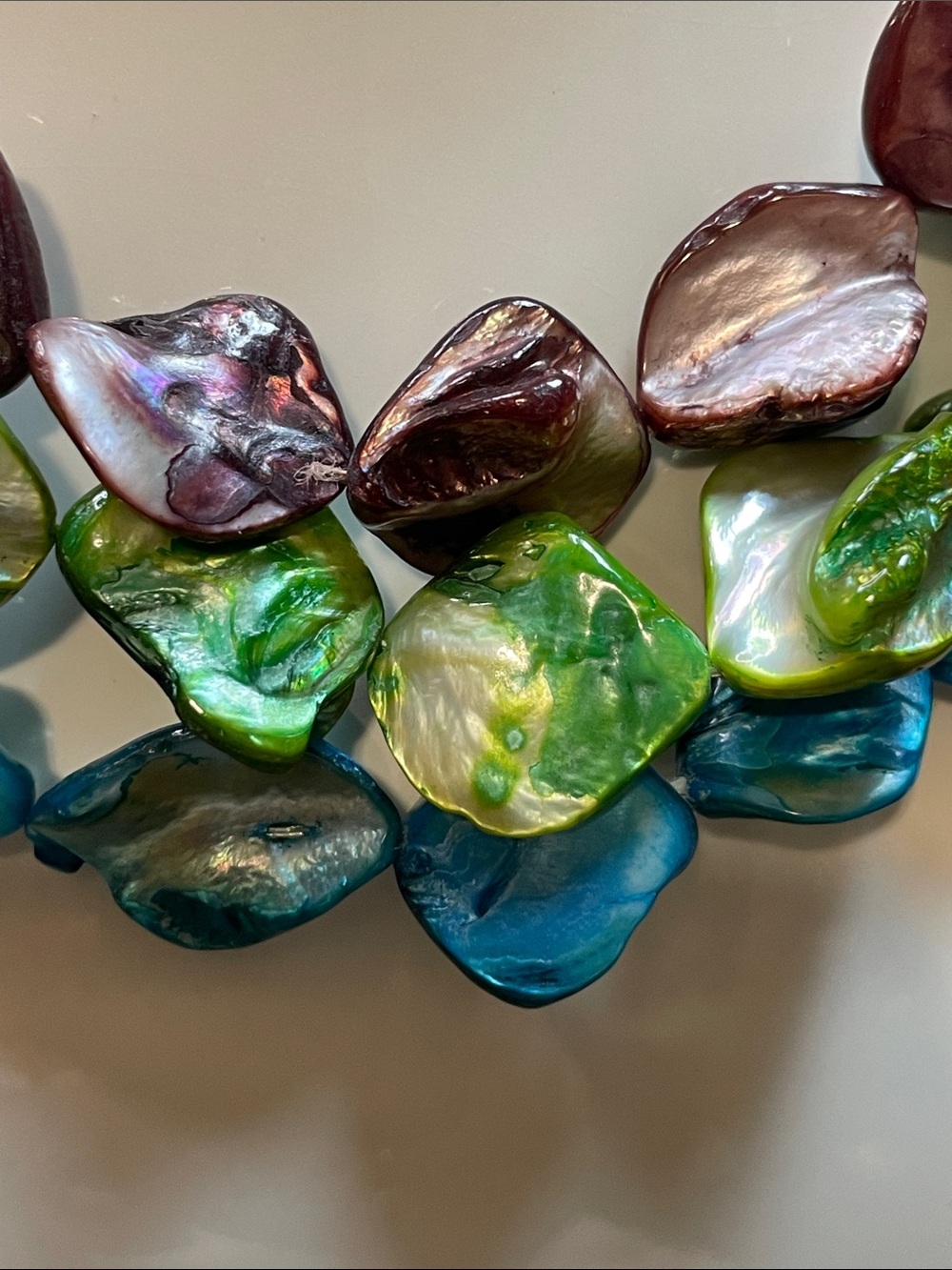 Multi-Color Shell Statement Necklace 16” - Picture 4 of 6